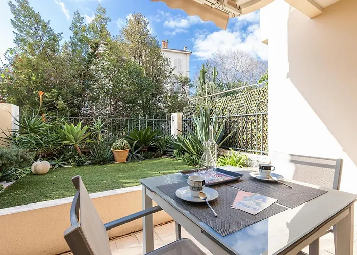 Le Californie - Rue Baron Hotel
