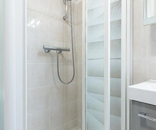 Hotel Le Californie - Rue Baron *