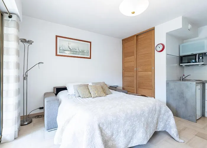 Hotel Le Californie - Rue Baron *